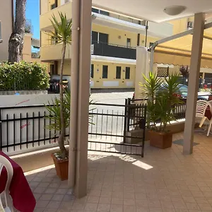 Golda Hotel